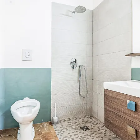 3 Bedroom Gorgeous In Holiday home