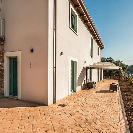 3 Bedroom Gorgeous In Holiday home